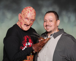 Freddy vs. Arnie -- Robert Englund and Arnie pose for a photo at Flashback Weekends in Aug. 2014