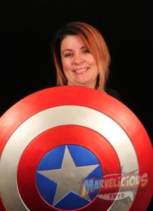 cache_640x480_images_Galleries_Other Collectibles_EFX Collectibles Avengers Captain America Shield Prop Replica_EFX Collectibles Avengers Captain America Shield Prop Replica Marjorie Posing 02