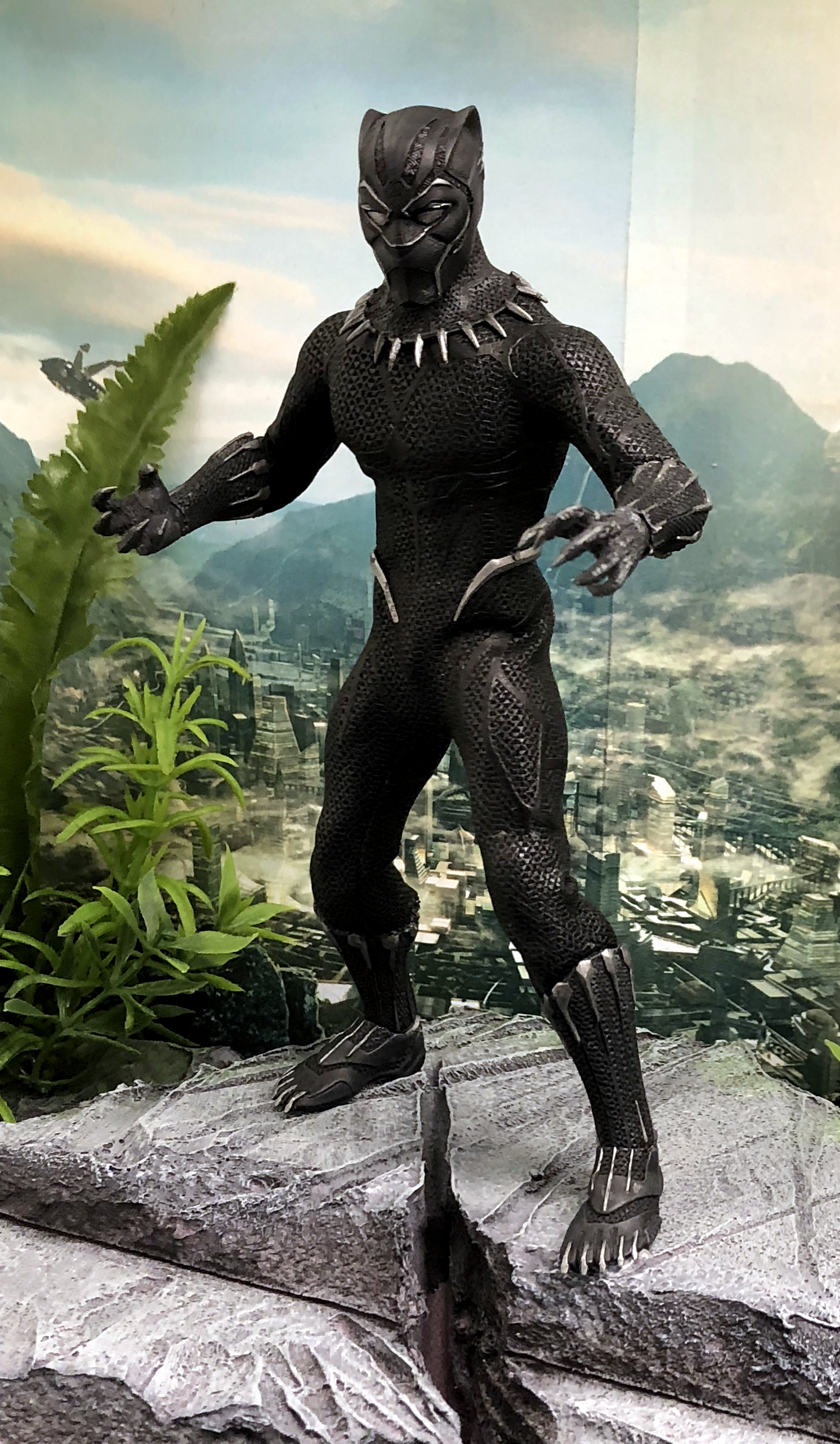 » 2018 Toy Fair Mezco Black Panther 01 Venganza Media Gazette